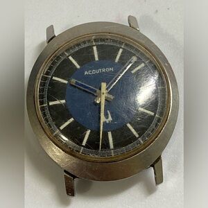 Bulova vintage 1970s Accutron watch, new batteries, does not work
